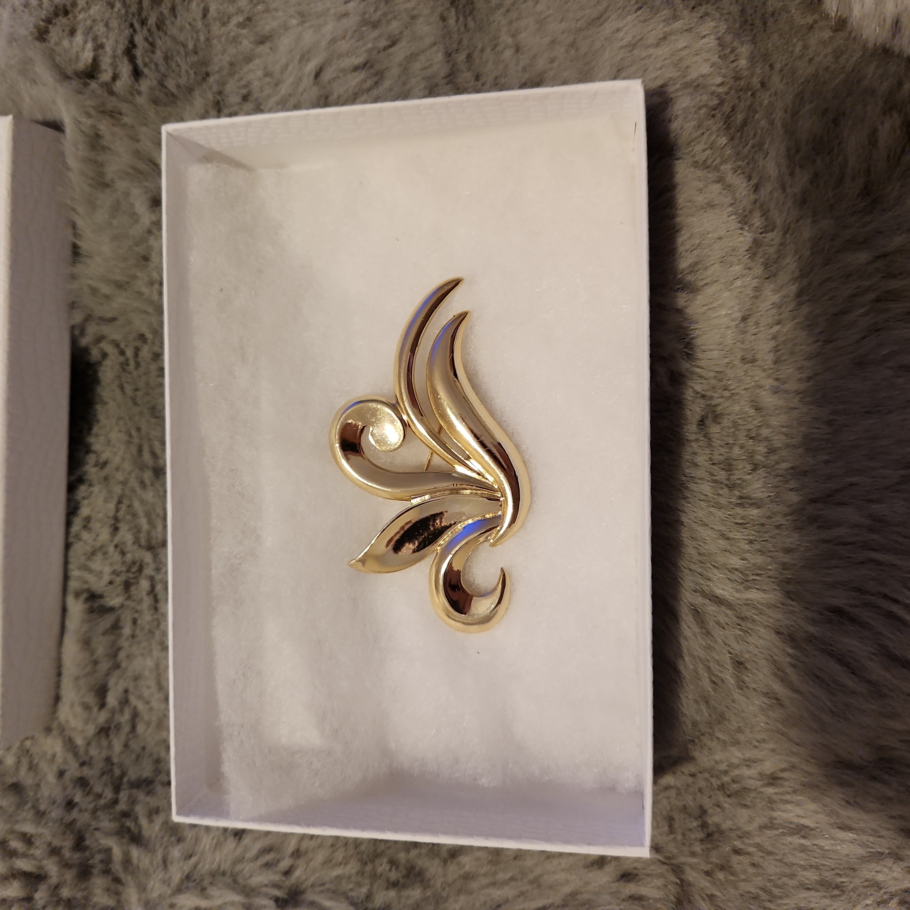 Brooch Vintage Gold Color 80's Design